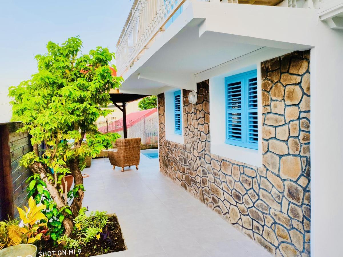 Location Maison Bleue Avec Piscine Privative Au Carbet Martinique Le Carbet Exteriör bild