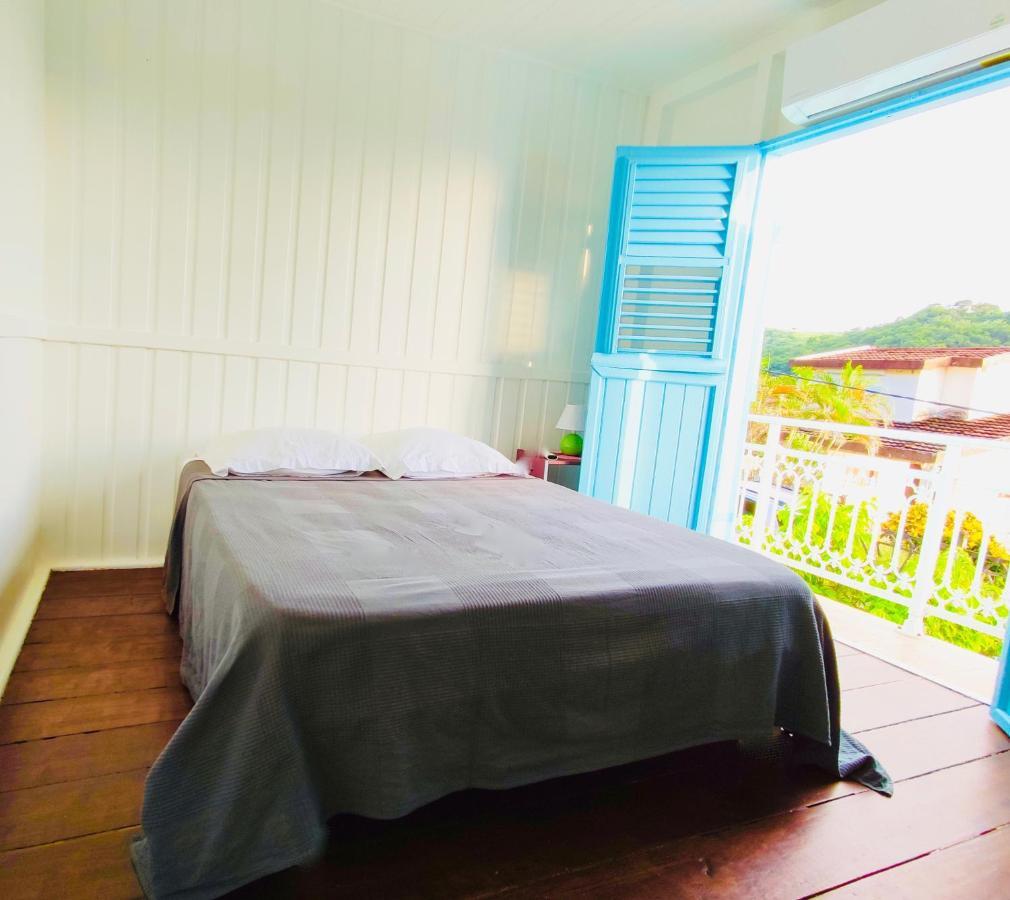 Location Maison Bleue Avec Piscine Privative Au Carbet Martinique Le Carbet Exteriör bild
