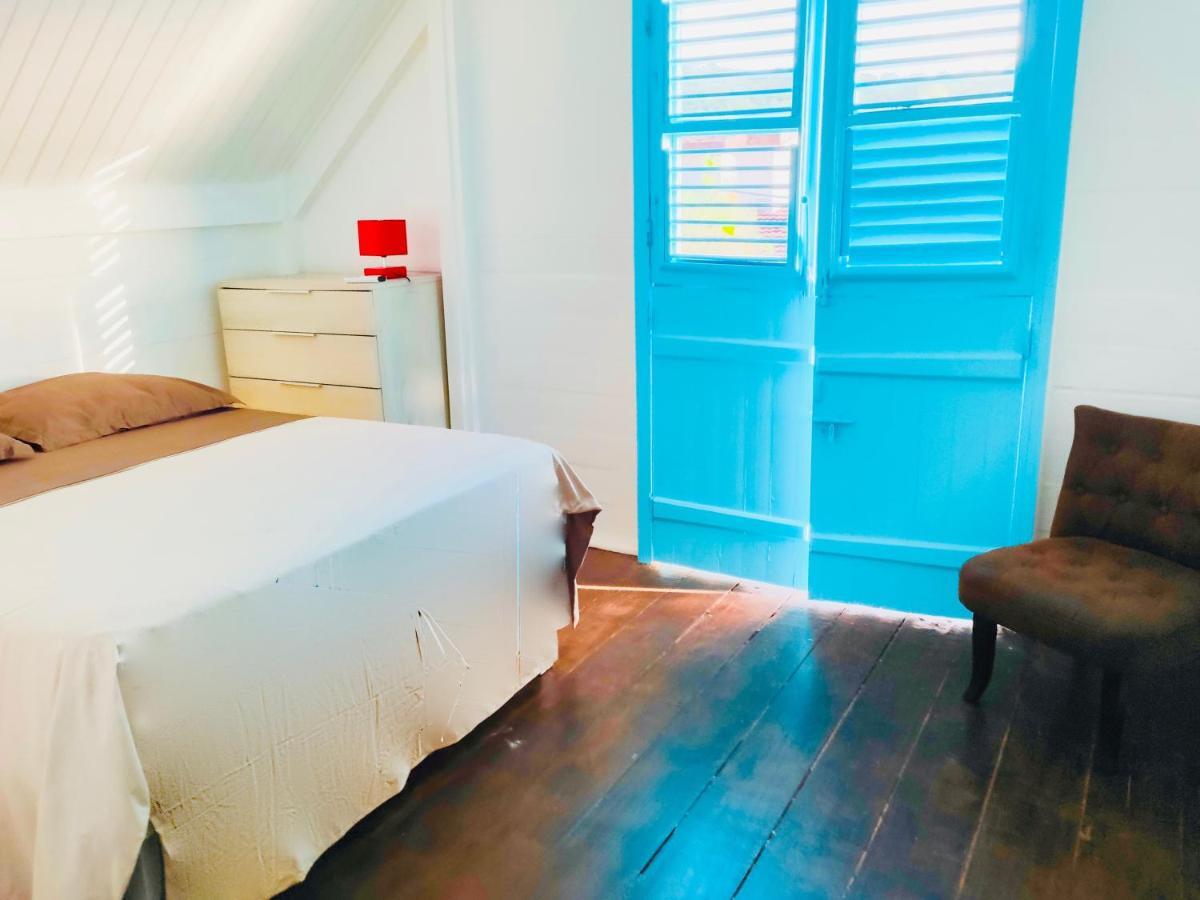 Location Maison Bleue Avec Piscine Privative Au Carbet Martinique Le Carbet Exteriör bild
