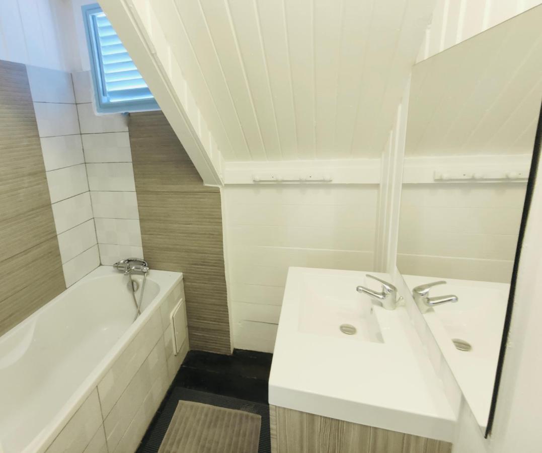 Location Maison Bleue Avec Piscine Privative Au Carbet Martinique Le Carbet Exteriör bild